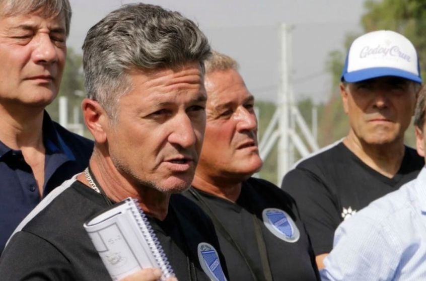 ESQUENTOU - O diário argentino Olé afirmou que o técnico do Godoy Cruz, Mario Sciaqua foi demitido pela equipe no meio da pandemia. O clube não confirma a informação. 