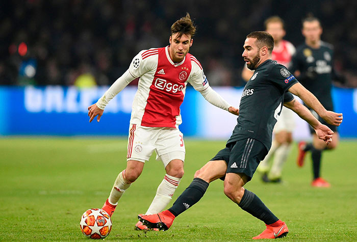 ESQUENTOU - Segundo o Daily Mail, alguns clubes da Premier League já demonstraram interesse pelo lateral do Ajax, Tagliafico, e o clube holandês definiu a multa de 13 milhões de euros para tirar o argentino da equipe.