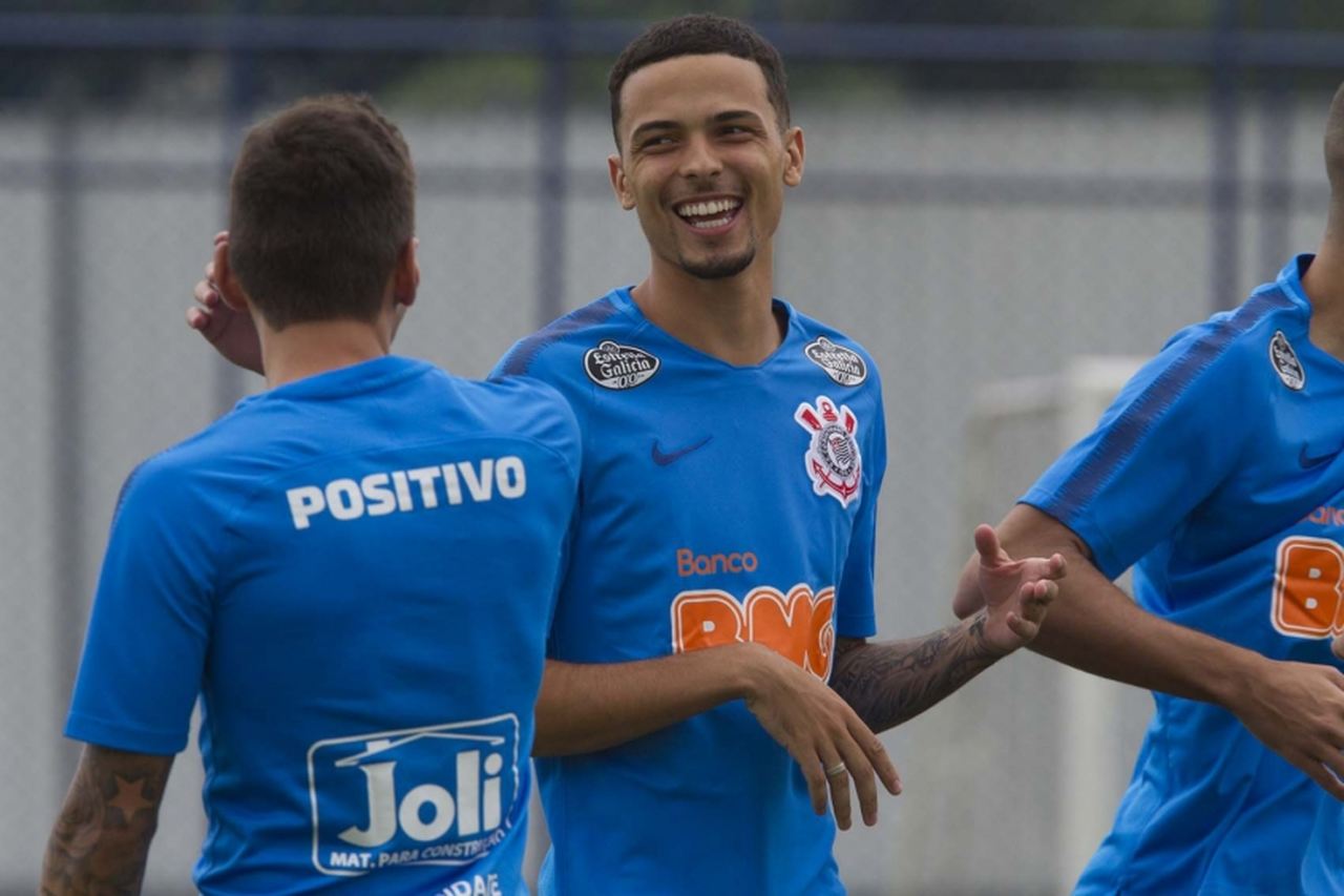 O meia Thiaguinho está emprestado ao CRB até dezembro deste ano. Seu vínculo com o Corinthians acaba no final de 2022.