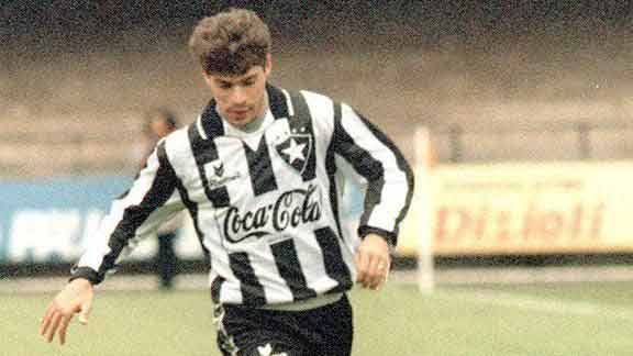 Campeão brasileiro e artilheiro em 1995, Túlio deixou o Botafogo em 1997, negociado com o Corinthians. Em 98, após ter defendido também o Vitória, voltou ao Glorioso. Em 99, passou por Fluminense, Cruzeiro e Vila Nova, retornando novamente ao Botafogo em 2000. 