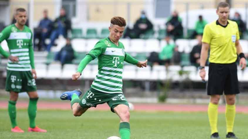 Hungria - A competição recomeçou no dia 23/5 com um jogo atrasado do líder Ferencvaros (foto) e Debrecen. Restam oito rodadas e o Ferenc tem 59 pontos contra 50 do Fehervar.