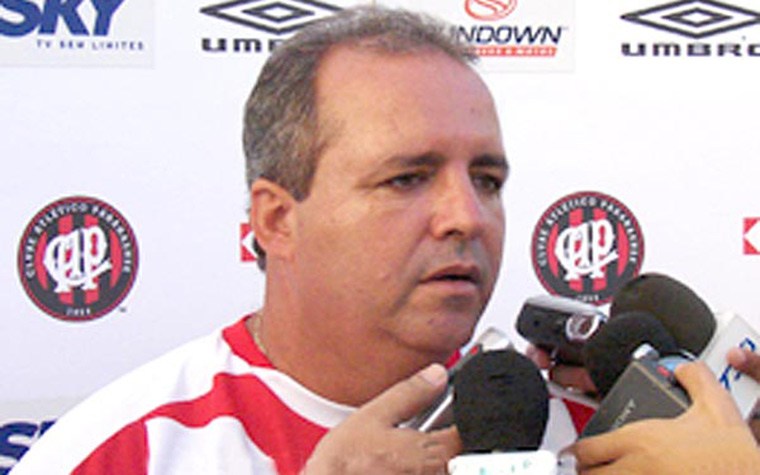 O Athletico-PR foi assumido por ele em 1999 depois de ter se destacado nos clubes do interior paulista, como no XV de Piracicaba, quando conquistou o Brasileiro da Série C, em 95.
