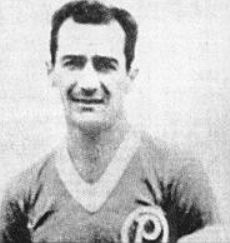 4 - Dois jogadores estrangeiros estão empatados com 85 triunfos cada. Um deles é o meia uruguaio Villadoniga, que atuou entre 1942 e 1946.