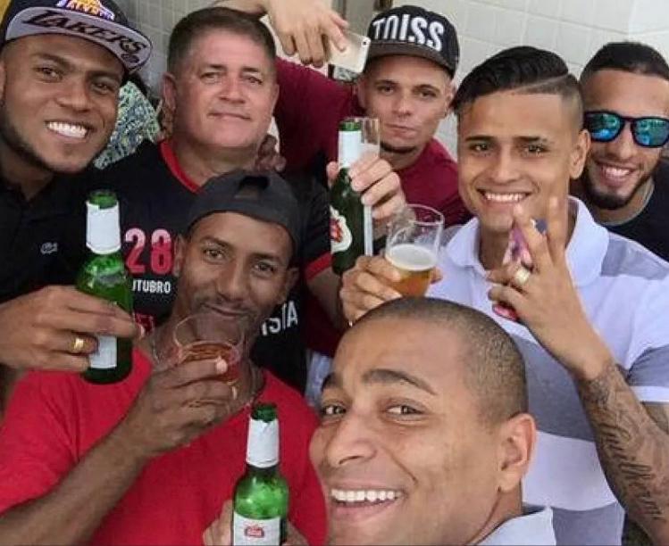 Alan Patrick, Marcelo Cirino, Pará, Everton e Paulinho foram afastados em 2015 por conta do episódio que ficou conhecido como "Bonde da Stella".O jogadores voltaram a atuar pelo clube pouco tempo depois. 