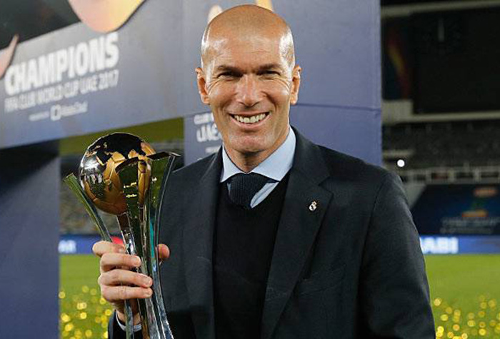 ESQUENTOU - A França quer ter Zidane como treinador após a Copa do Mundo do Qatar e o técnico do Real Madrid não descartou a ideia. O contrato do comandante merengue se encerra em junho de 2022, enquanto o de Didier Deschamps termina no final do mesmo ano. Noel Le Graet, presidente da Federação, afirmou que só deve tomar uma decisão caso o atual campeão mundial queira sair.