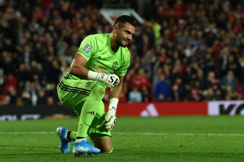 ESQUENTOU - Sergio Romero, goleiro do Manchester United, quer rescindir seu contrato com o Manchester United, segundo o “Daily Star”. O veterano de 33 anos está em conversas com o clube após ser rebaixado a quarto jogador da posição na escala do técnico Solskjaer.