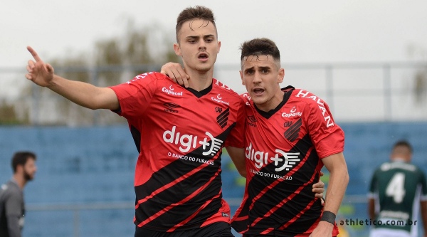 Na segunda posição esta o Athletico, que lançou sete jogadores da base neste ano: Luan Patrick (18 anos, zagueiro), Léo Simas (lateral-direito, 21 anos), Ramon (meia, 20 anos), Kawan (meia, 18 anos), Kleiton (atacante, 21 anos), Vinícius Mingotti (atacante, 20 anos) e Jajá (atacante, 19 anos).