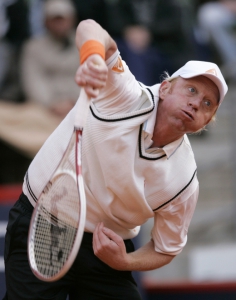 Tricampeão de Wimbledon e com outros três títulos de Grand Slam na carreira, o alemão Boris Becker precisou leiloar itens valiosos, como o troféu de campeão do US Open conquistado em 1989 e o de vice-campeão de Wimbledon conquistado em 1995.