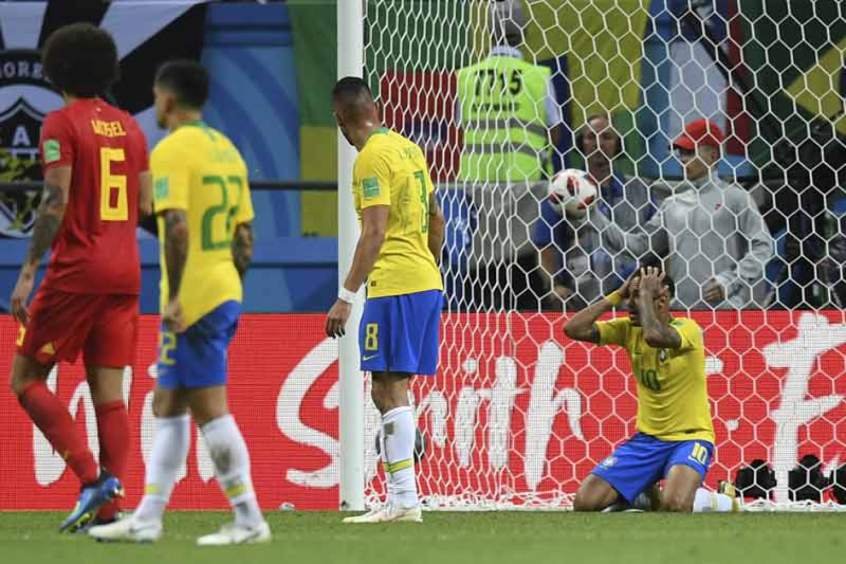 Em sua primeira Copa do Mundo na carreira, Tite cai com a Seleção Brasileira nas quartas de final, ao perder para a Bélgica por 2 a 1. Um baque para a comissão técnica e os torcedores brasileiros, que botavam fé na conquista do hexa. 