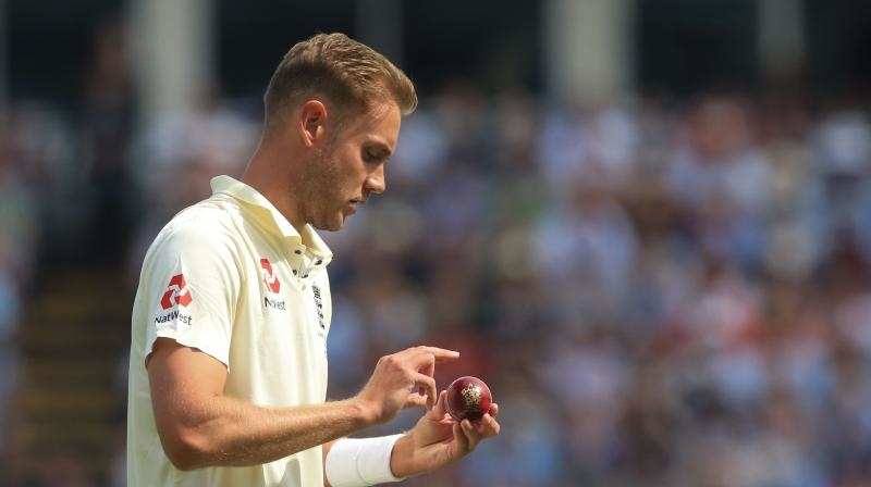 Stuart Broad - Jogador que se aventura pelos três formatos do Críquete. Ele é um dos maiores wicket-takers e um dos mais rápidos a atingir 400 Test wickets. Filho de Chris Broad, ex-jogador de críquete britânico, que representou a Inglaterra em 25 Test.