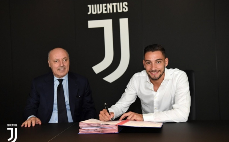 ESQUENTOU- De acordo com o jornalista italiano Gianluca Di Marzio, De Sciglio está na mira do Lyon. O clube francês deve formalizar uma proposta para a Juventus até o final do dia.