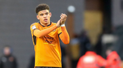 Morgan Gibbs-White, jogador do Wolverhampton, ignorou as recomendações de isolamento. Ele foi visto em alguns vídeos publicados nas redes sociais em uma festa com várias pessoas. 