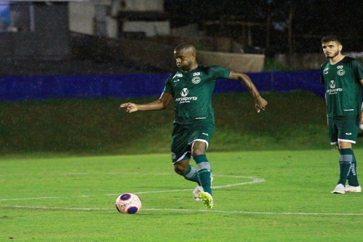 REBAIXAMENTO - GOIÁS - O Goiás será rebaixado neste Brasileirão, segundo a votação da redação do Lance. O Esmeraldino também recebeu dez votos dos participantes e será mais um clube a ir para a Série B.