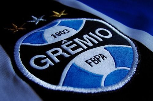 Na sexta colocação vem o Grêmio, que também atingiu 6% na análise das pesquisas de camisas dos clubes na OLX