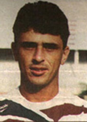 O atacante LEONARDO, que fez um dos gols do Fluminense no jogo decisivo, voltou à sua cidade natal, Três Rios e atualmente é dono de uma confeitaria.