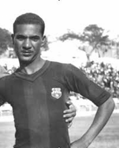 Nesta mesma época, Fausto, o Maravilha Negra, também foi contratado pelo Barça, junto de Jaguaré. O volante atuou por lá entre 1931 e 1932, o mesmo que Jaguaré. Nenhum deles disputou jogos oficiais.