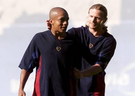 Da mesma forma, Triguinho chegou em 2001 e também não atuou de forma oficial pelo Barça.