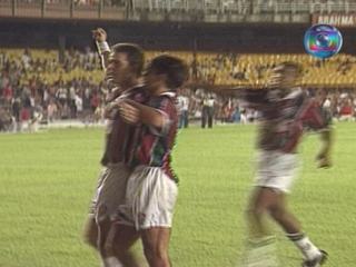 Em 1994, Ézio marcou três gols contra o Flamengo na vitória do Fluminense por 4 a 2. Este, inclusive, foi o ano em que ele se deu melhor, com 18 gols em 26 jogos.