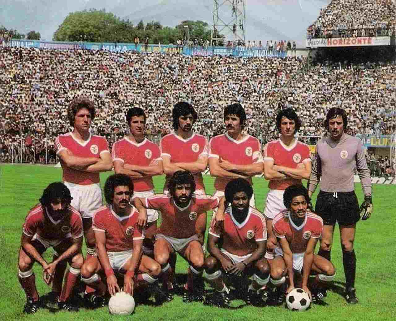 3) O dia 26 de maio de 1978 traz lembranças para o povo português: boas para os torcedores do Porto, mas muito ruins para os do Benfica. Era necessário que os Encarnados vencessem o rival para ficar com o título após uma campanha sem derrotas (foram 21 vitórias e nove empates). No começo, Carlos Simões fez um gol contra e o Benfica ficou na frente, mas o brasileiro Ademir fez o tento de empate e colocou o Porto no topo do pódio.