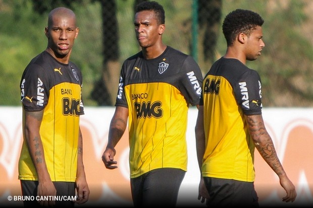   Jô, André e Emerson Conceição foram afastados do Atlético-MG em novembro de 2014, por indisciplina na concentração antes de um jogo contra o Atlético-PR, pelo Campeonato Brasileiro. Voltaram a atuar no ano seguinte 