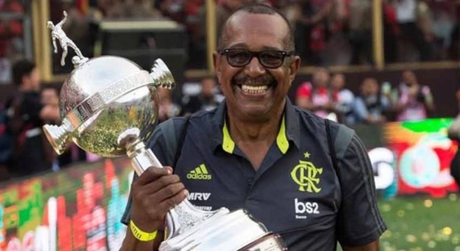 Jorginho, massagista do Flamengo há mais de 40 anos, faleceu em maio aos 68 anos também em decorrência da Covid. Ele estava internado e sofreu uma parada respiratória.