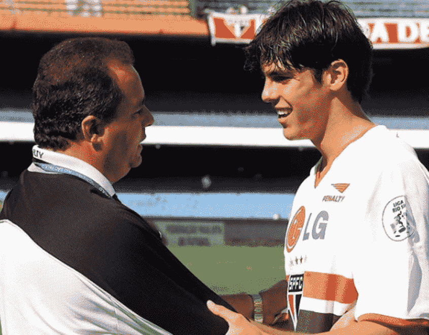 Em 2000, Vadão foi para o Corinthians, mas teve apenas um curto tempo de trabalho, com 21 jogos, saindo no meio da temporada. Depois, foi para o rival São Paulo e, lá, ajudou na carreira de jovens craques, como Kaká, e venceu o Torneio Rio-São Paulo de 2001.