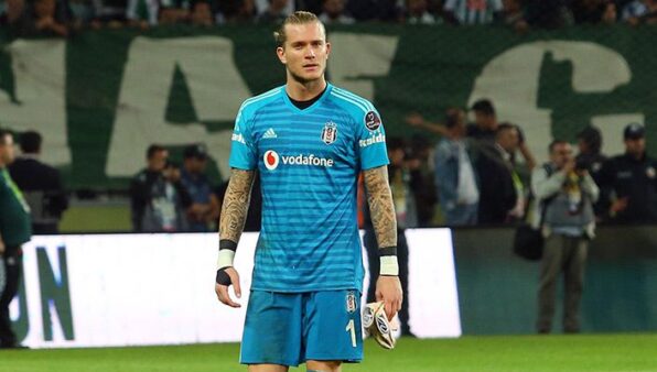 ESQUENTOU - O goleiro Karius, emprestado ao Union Berlin, pode retornar ao Liverpool em janeiro, segundo a revista “Kicker”. O alemão só participou de apenas uma partida como titular da equipe, na última terça-feira, pela Copa da Alemanha, sofreu três gols e sua equipe foi eliminada pelo Paderborn, da segunda divisão.