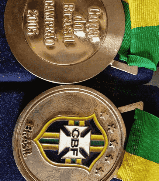 Para finalizar, o Paulista de Jundiaí rifou uma medalha histórica conquistada na Copa do Brasil de 2005, em cima do Fluminense. O valor total era de R$ 1 mil, com 100 números no valor de R$ 10.