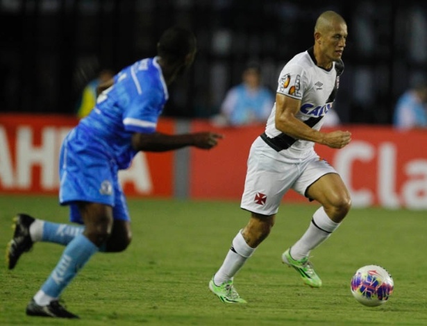 Em 2015, Nei chegou a ser afastado do Vasco por critérios técnicos. O lateral-direito ficou cerca de um ano treinando separado do elenco e acabou sendo reintegrado. 