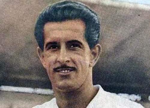 Na oitava posição está o zagueiro Olavo, que atuou pelo Corinthians em 506 jogos, entre os anos de 1952 a 1961. Foi bicampeão paulista e do Rio-SP em 1953 e 1954.