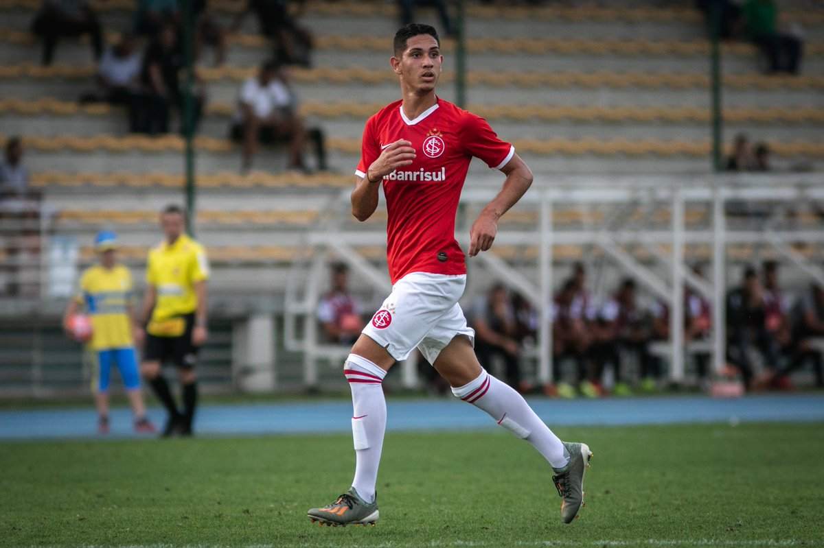 Quem também estreou cinco jogadores da base nesta temporada é o Internacional. O Colorado utilizou Carlos Eduardo (zagueiro, 19 anos), Pedro Henrique (zagueiro, 19 anos), Praxedes (meia, 18 anos), Netto (atacante, 22 anos) e Guilherme Pato (19 anos, atacante).