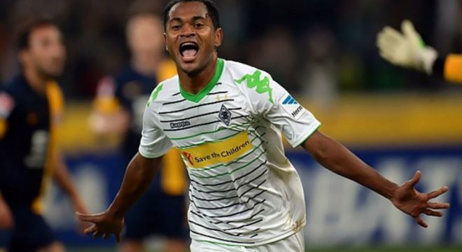 Raffael: o atacante do Borussia Mönchengladbach, da Alemanha, praticamente não atuou no Brasil e fez a carreira toda na Europa. Seu contrato na Alemanha termina em junho.