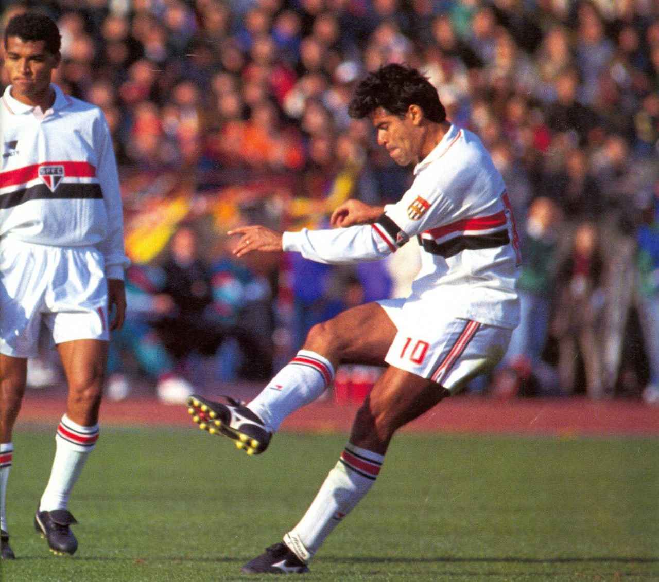 Bicampeão da Libertadores e campeão Mundial com o São Paulo no início dos anos 90, Raí retornou ao Morumbi em 1998 para encerrar a carreira. 