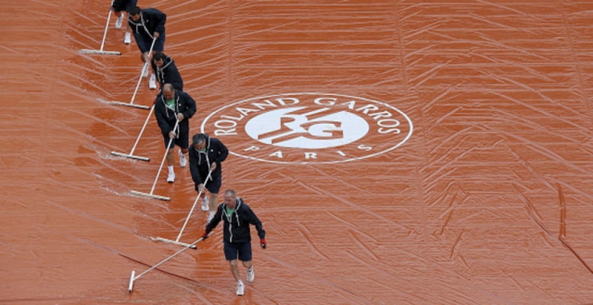 A incerteza paira no mundo esportivo diante do cenário provocado pelo coronavírus. Em relação ao tênis, alguns acreditam que é cedo para considerar a temporada acabada, enquanto outros apostam em torneios, como Roland-Garros, de portões fechados. Confira tudo que está rolando neste domingo. 