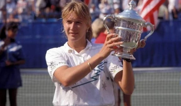 No tênis, a alemã Steffi Graf, então com 19 anos, pôs fim à soberania de Martina Navratilova, da República Tcheca. Em 1988, ela se tornou a primeira tenista - e até hoje única entre homens e mulheres - a conquistar o Golden Slam, ou seja, vencer os quatro torneios do Grand Slam e os Jogos Olímpicos na mesma temporada.