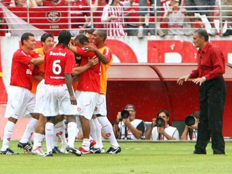 Tite passou por Corinthians, Palmeiras e Atlético-MG sem brilho. Em 2008, foi chamado para treinar o Internacional, onde foi campeão da Sul-Americana de 2008 e do Gauchão de 2009, crescendo novamente na carreira.