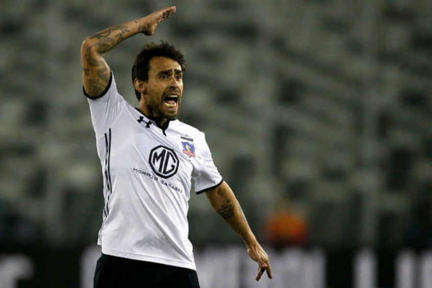 ESQUENTOU - Aos 37 anos, Jorge Valdivia acumula uma frustração na carreira. Após sair do Colo-Colo, ele ficou perto de vestir a camisa da Unión Española, mas a negociação não avançou e ele continua livre no mercado. Agora, ele espera que possa encotrar um time em breve para ter a sua “última” oportunidade dentro das quatro linhas.  “Eu quero jogar, quero ter uma chance no futebol, já que a minha passagem pelo Colo-Colo e México não aconteceu como esperava. Busco uma oportunidade de jogar em alto nível”, afirmou.