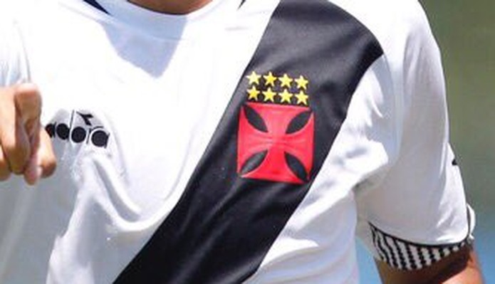 Na quarta colocação vem o Vasco, com 7% de consumidores da OLX pesquisando a camisa do clube.