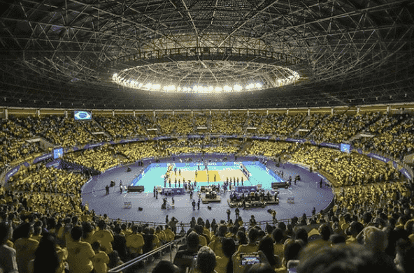 No vôlei, a FIVB cancelou a Liga das Nações deste ano no masculino e feminino, evento que começaria em maio e terminaria em julho. No entanto, a próxima edição só será realizada após a Olimpíada de Tóquio, em 2021.