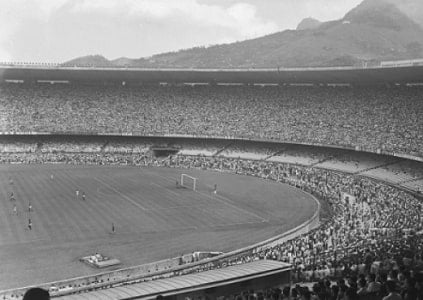 O Maracanã começou a ser pensado em 1946, quando o Brasil foi escolhido como sede da Copa do Mundo da Fifa de 1950. O projeto ambicioso previa que o estádio deveria ser o maior do mundo, com pelo menos 150 mil lugares