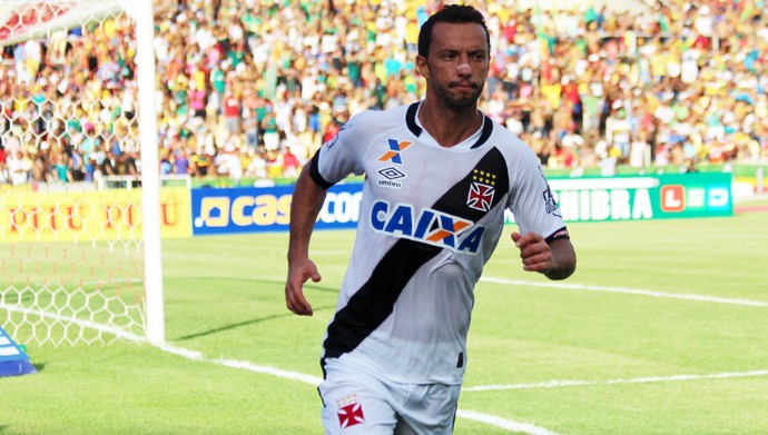 O último hat-trick cruz-maltino havia sido o de Nenê, na goleada, por 4 a 0, sobre o Sampaio Correia, em São Luís (MA), na abertura do Brasileiro da Série B, em 2016.