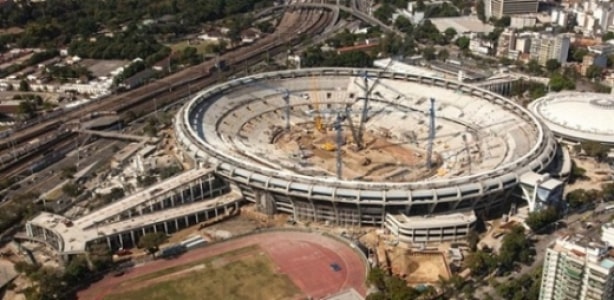 Nas obras para a Copa do Mundo de 2014, o agora 'Novo Maracanã', ficou com a capacidade para 78.838 torcedores, ganhou cadeiras retráteis e passou a reutilizar a água da chuva nos 293 banheiros e quatro vestiários. A cobertura original de concreto foi demolida para dar lugar a uma membrana tensionada, que cobre 95% dos assentos