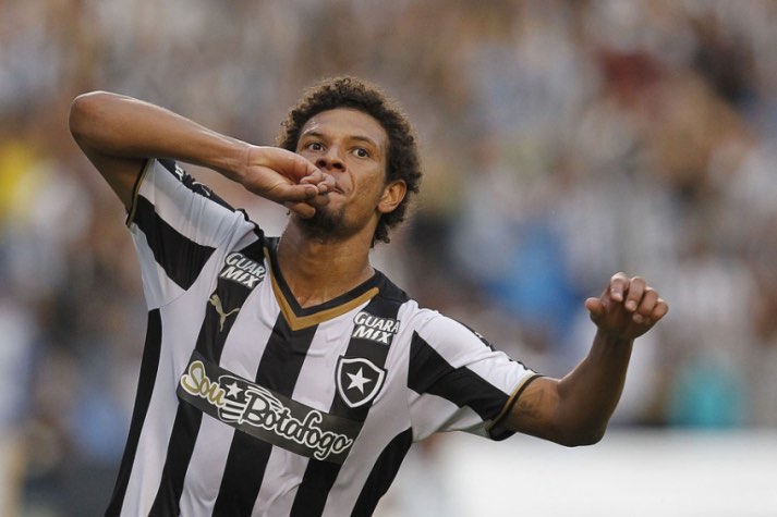 William Arão: o volante saiu de graça do Botafogo após acionar a Justiça.