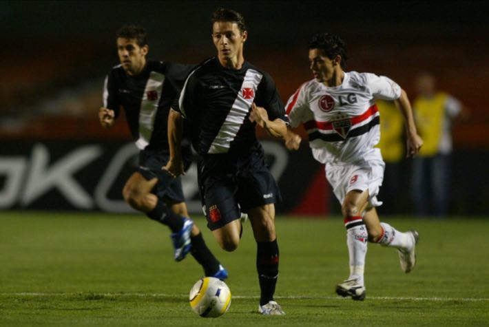 Leandro Amaral acertou no fim de 2007 um contrato com o Fluminense. No entanto, logo no início do ano seguinte teve de retornar ao Vasco, que havia acertado em seu vínculo uma renovação automática.
