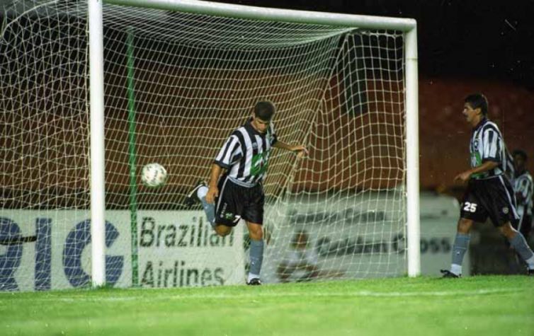 Botafogo 4 x 1 Universidad Católica (Libertadores 1996) - gol de calcanhar do túlio: Na Libertadores de 1996, o Botafogo venceu o Universidad Católica (CHI), por 4 a 1, com direito a um gol de calcanhar do ídolo Túlio Maravilha.  O camisa sete já havia feito um na partida. Dauri e Bentinho completaram o placar. 