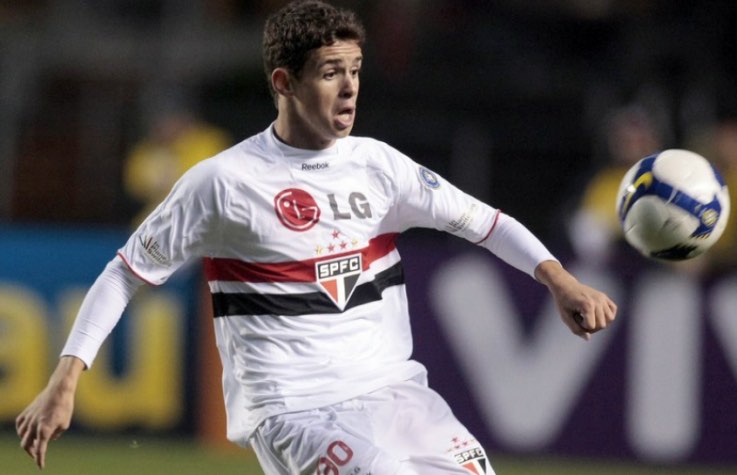 OSCAR - Meia do Shangai SIPG, da China, foi por muito tempo a grande promessa de Cotia. Estreou no profissional em 2008, com Muricy Ramalho, mas fez só 14 jogos e foi para o Internacional em 2009 após entrar na Justiça. Após longa discussão, o Inter pagou R$ 15 milhões ao Tricolor e encerrou a disputa. Na época, o valor era recorde em transferências entre clubes do Brasil.