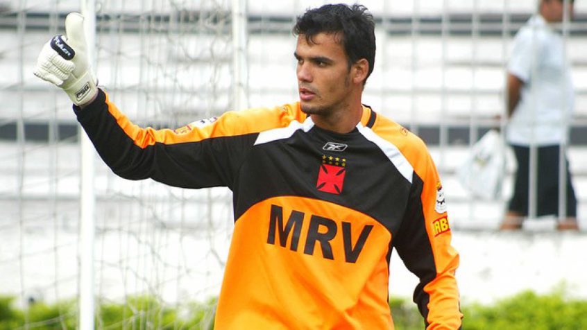 Titular do Vasco no Brasileirão de 2008, o goleiro Rafael foi dispensado do clube por cometer atos de indisciplina na pré-temporada do ano seguinte, forçando uma saída para o Fluminense