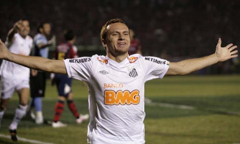 ZÉ LOVE - Atacante - 35 anos - Cianorte-PR (Campeonato Paranaense) - Campeão da Libertadores 2011 pelo Santos, o atacante vai defender o Cianorte no Campeonato Paranaense de 2023