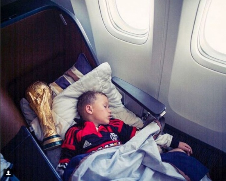 Em 2018, Podolski voltou a animar a torcida do Flamengo ao compartilhar uma foto de seu filho, Louis Gabriel Podolski, vestindo a camisa do Rubro-Negro, ao lado de uma réplica da Taça do Mundial de 2014. Na legenda, o atacante disse:  "O campeão e o seu troféu", completando a mensagem com um coração e bandeira do Brasil. 