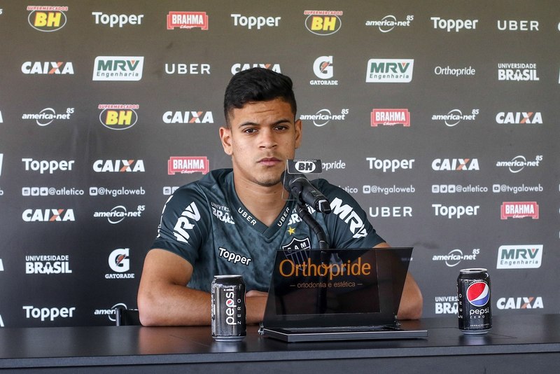 FECHADO - O Atlético-MG comunicou nesta terça-feira,30 de junho, a rescisão de contrato do lateral-esquerdo Hulk, de 21 anos. O jogador estava emprestado ao Paraná Clube desde o início da temporada, mas com a parada forçada do futebol pela pandemia do coronavírus, estava sem atuar. Hulk acertou sua saída de forma amigável. Ele tinha contrato com o alvinegro até o fim de 2022.